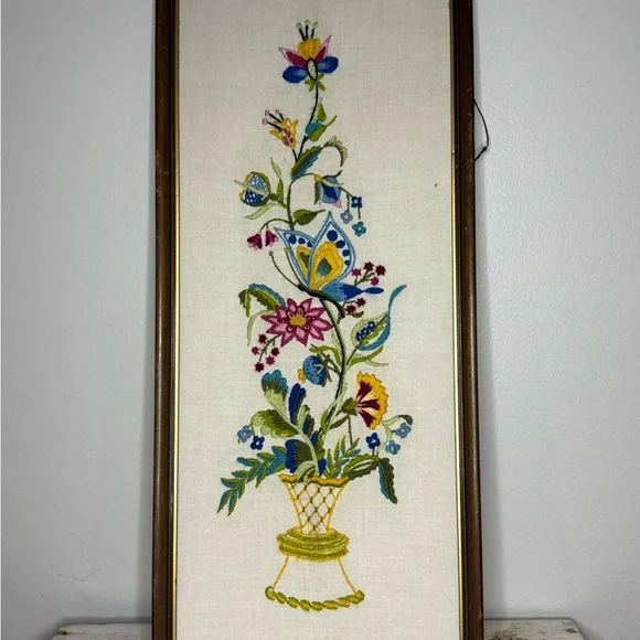 Vtg Framed Crewel Embroidery Flowers Floral Bouquet Needlework Art on Linen